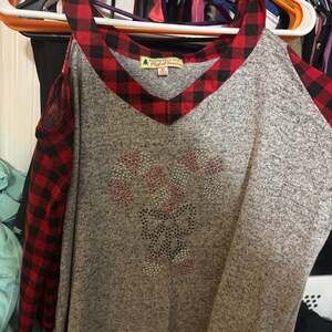 Magical Season Women's Cold Shoulder Candy Cane Rhinestone Tunic Grey Buffalo Pl